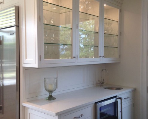 Contemporary white kitchen bar